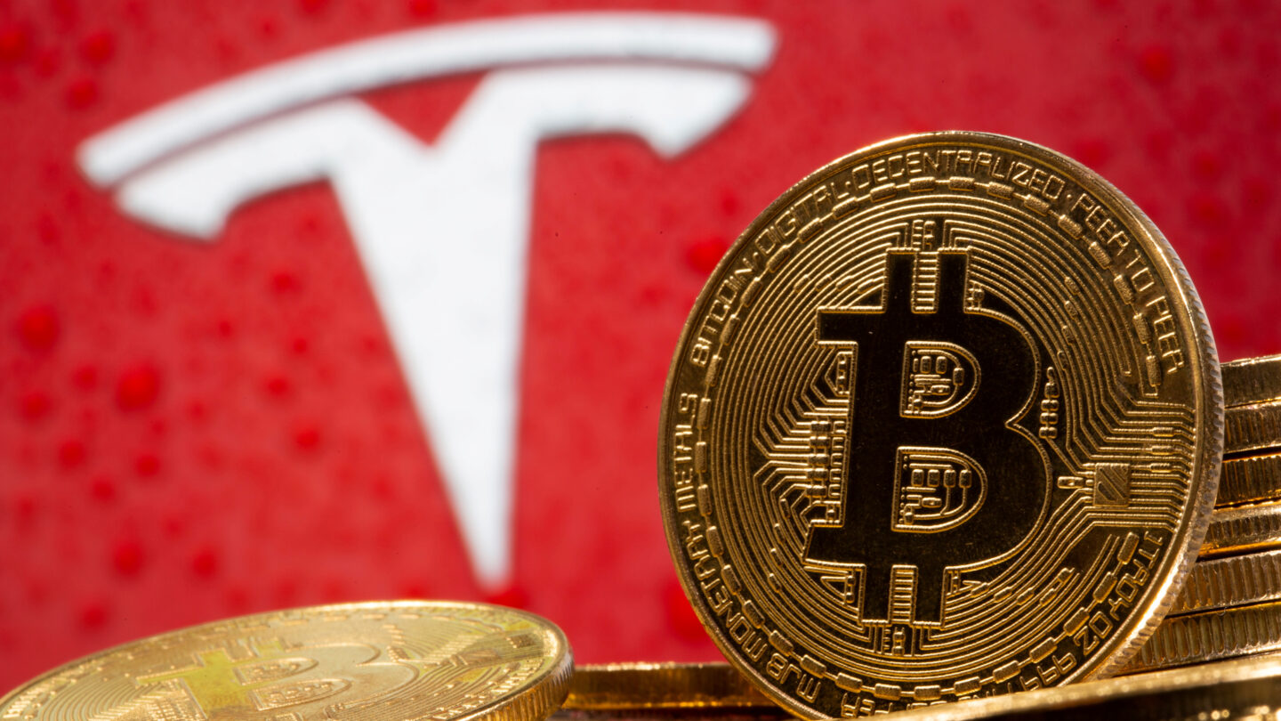 Fuentes aseguran que Tesla compró Bitcoin a través de Coinbase a inicios de febrero |