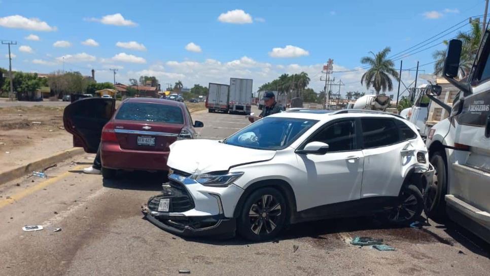 Fuerte carambola dejó daños severos en tres unidades