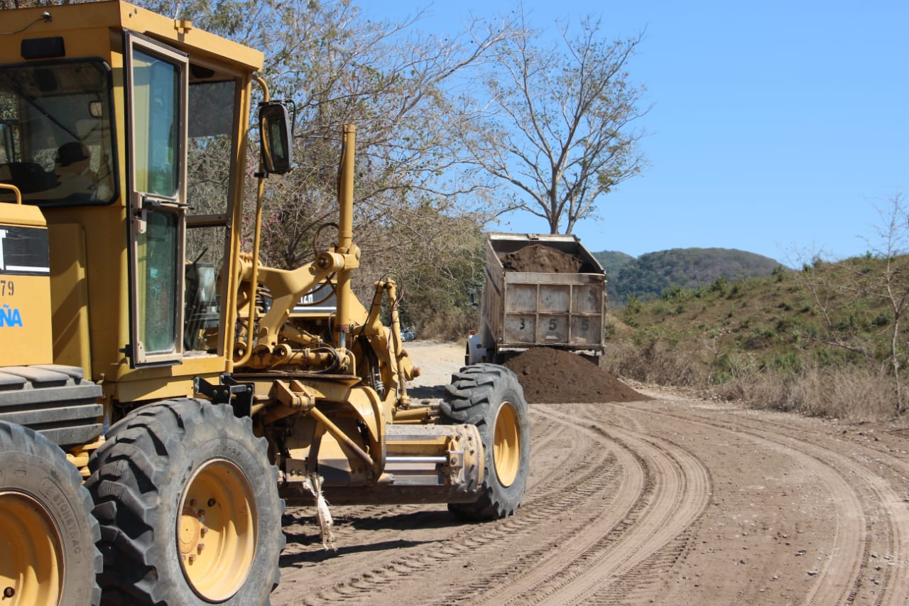 Gobierno de Bahía de Banderas rehabilita caminos de Zona Sierra