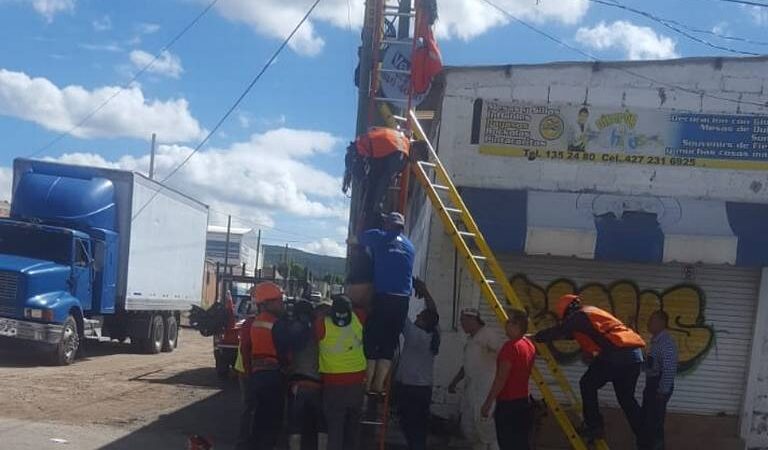 Hombre electrocutado en negocio de la avenida Universidad: negligencia en seguridad eléctrica