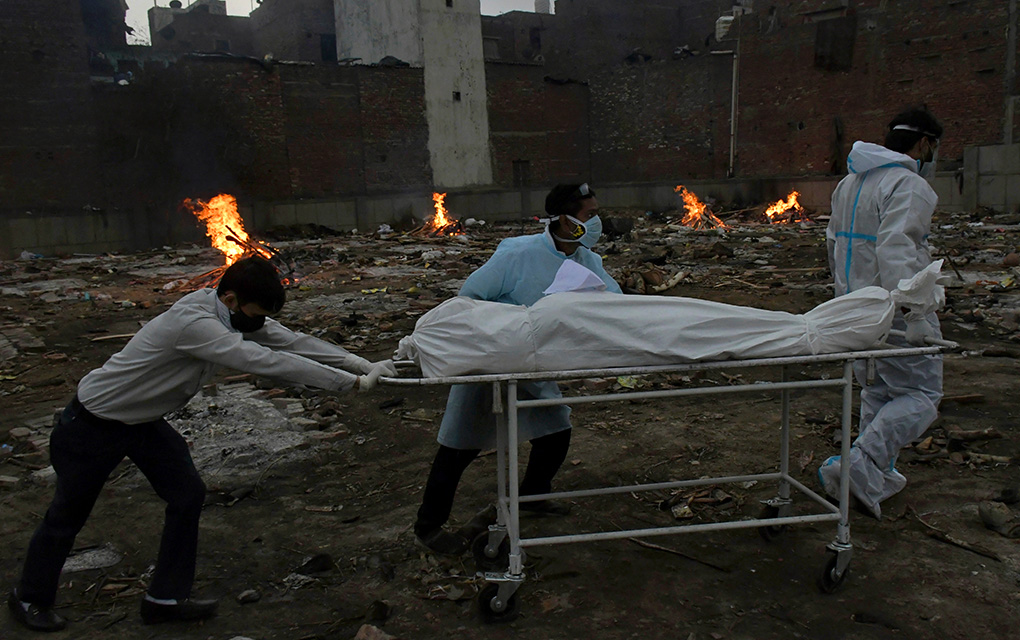 India rompe récord y registra 4 mil 187 muertes por COVID-19 en un solo día