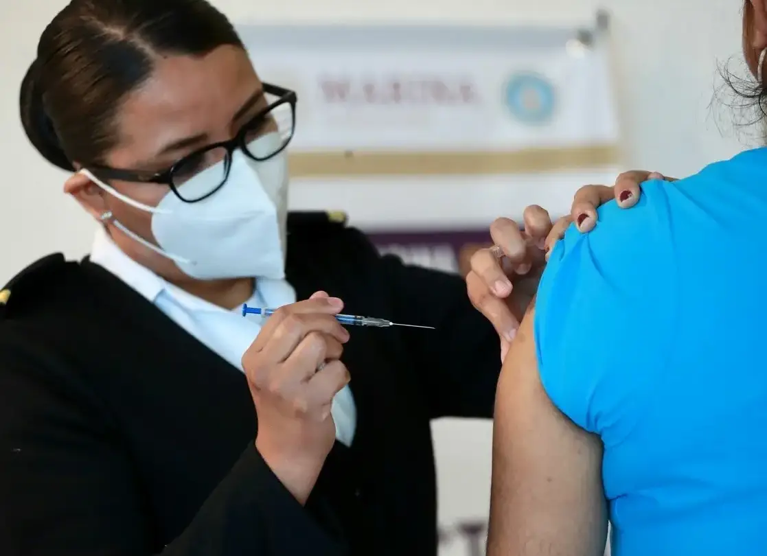 Inicia Jalisco jornada de vacunación para personal educativo de escuelas públicas y privadas |
