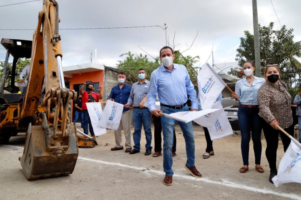 Inician pavimentación en Concreto Hidráulico de calle Benito Juárez