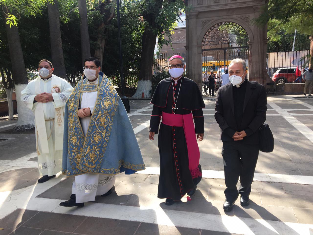 Invita Iglesia a candidatos