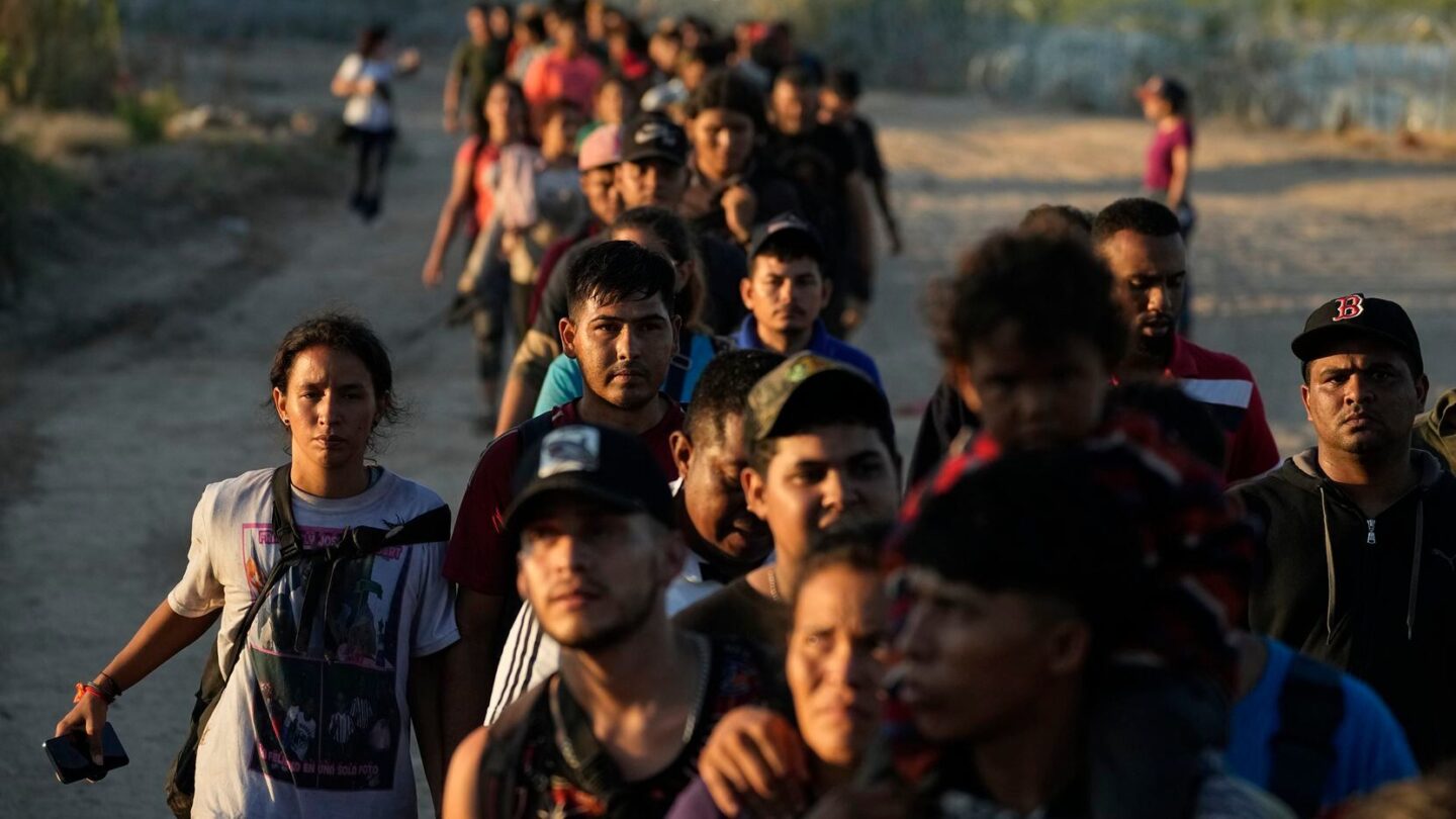La desinformación sobre las fronteras abiertas aumenta la migración hacia la frontera sur de Estados Unidos revela una encuesta |