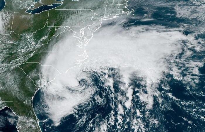 La tormenta tropical Ophelia amenaza la costa este de Carolina del Norte