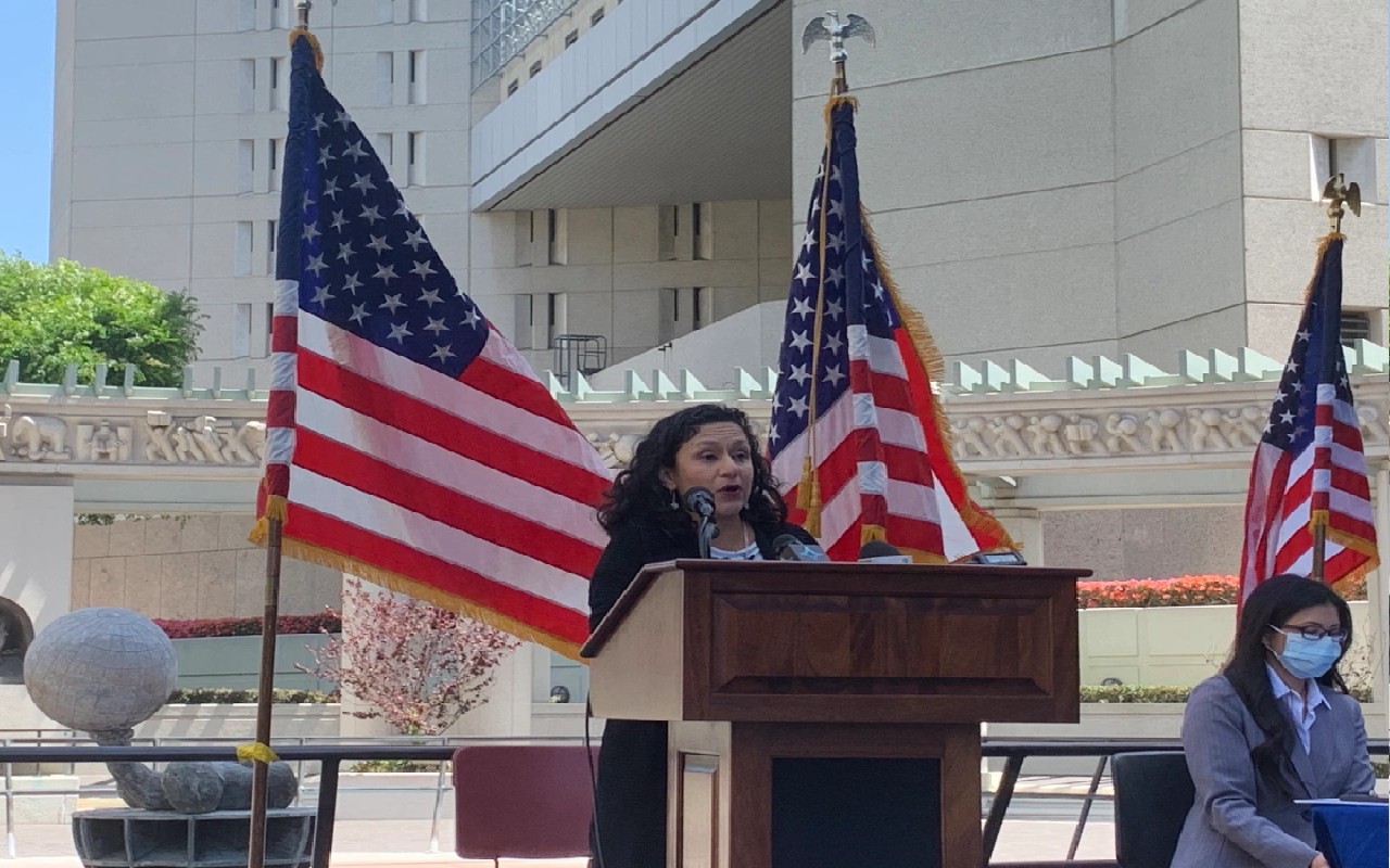 Los Ángeles: Celebran ceremonia de naturalización al aire libre para evitar contagios