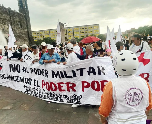 Marcha por el 2 de octubre en la Ciudad de México: Manifestantes se congregan en la Plaza de las Tres Culturas y marchan hacia el Zócalo