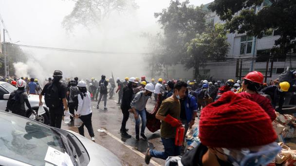 Nueva jornada sangrienta con al menos 15 manifestantes muertos en Birmania