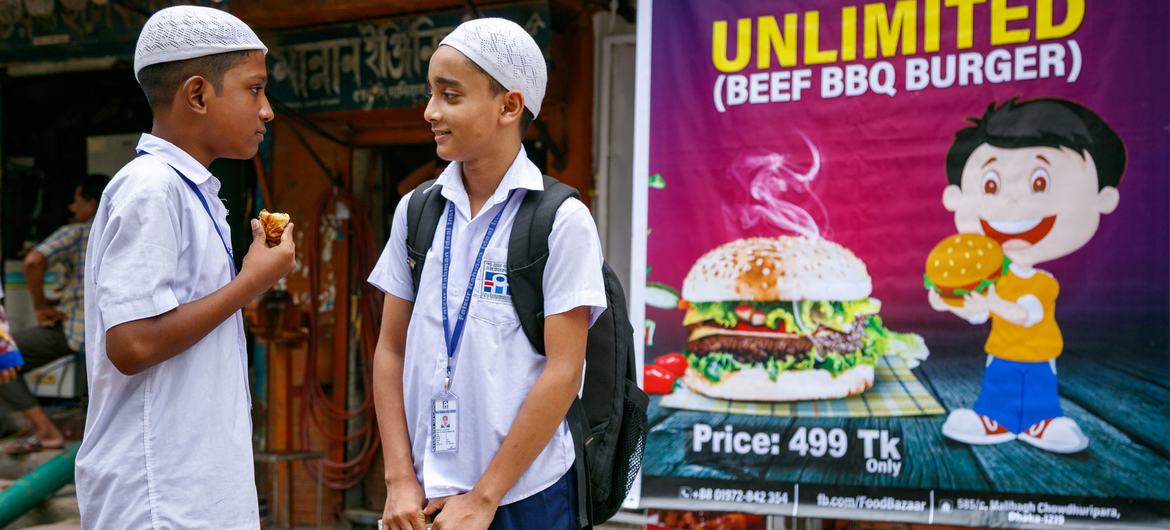 Piden limitar publicidad de alimentos chatarra