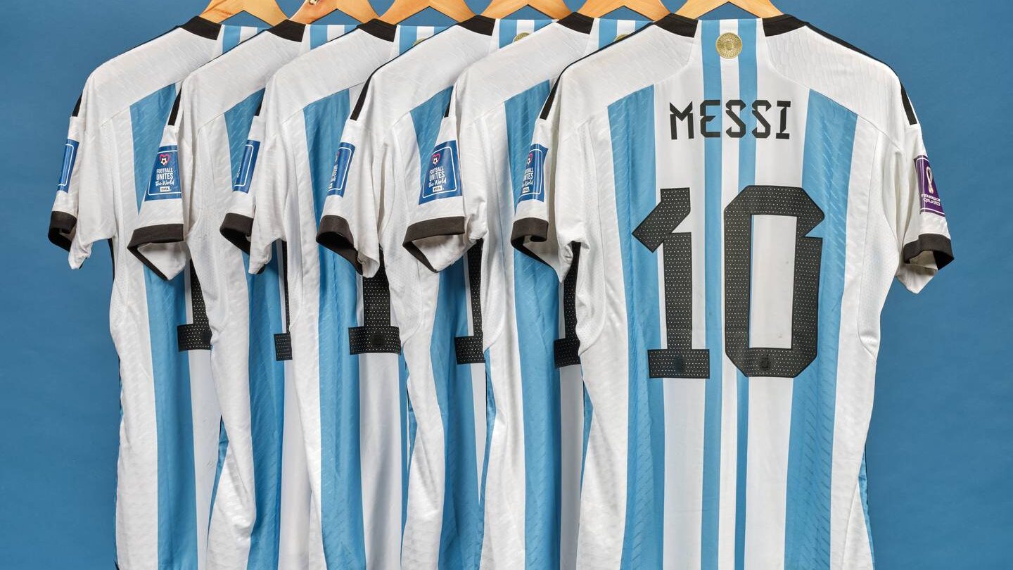 Récord de venta Las camisetas de Messi en Qatar 2022 alcanzan los 78 millones de dólares en subasta de Sothebys |