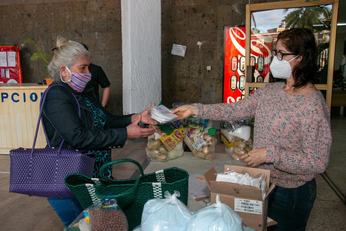 Refrenda DIF apoyo integral a personas en situación vulnerable