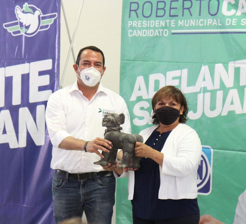 Roberto Cabrera construirá mercado artesanal en San Juan del Río