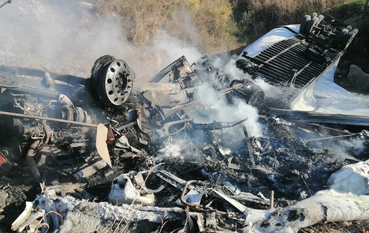 Se calcinó chofer de tráiler tras la volcadura en la autopista Jala Compostela |