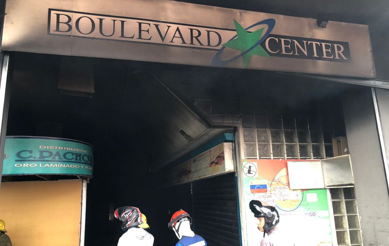 Se quema local en LCB |