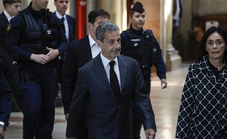 Sentencian a tres años de cárcel a Sarkozy