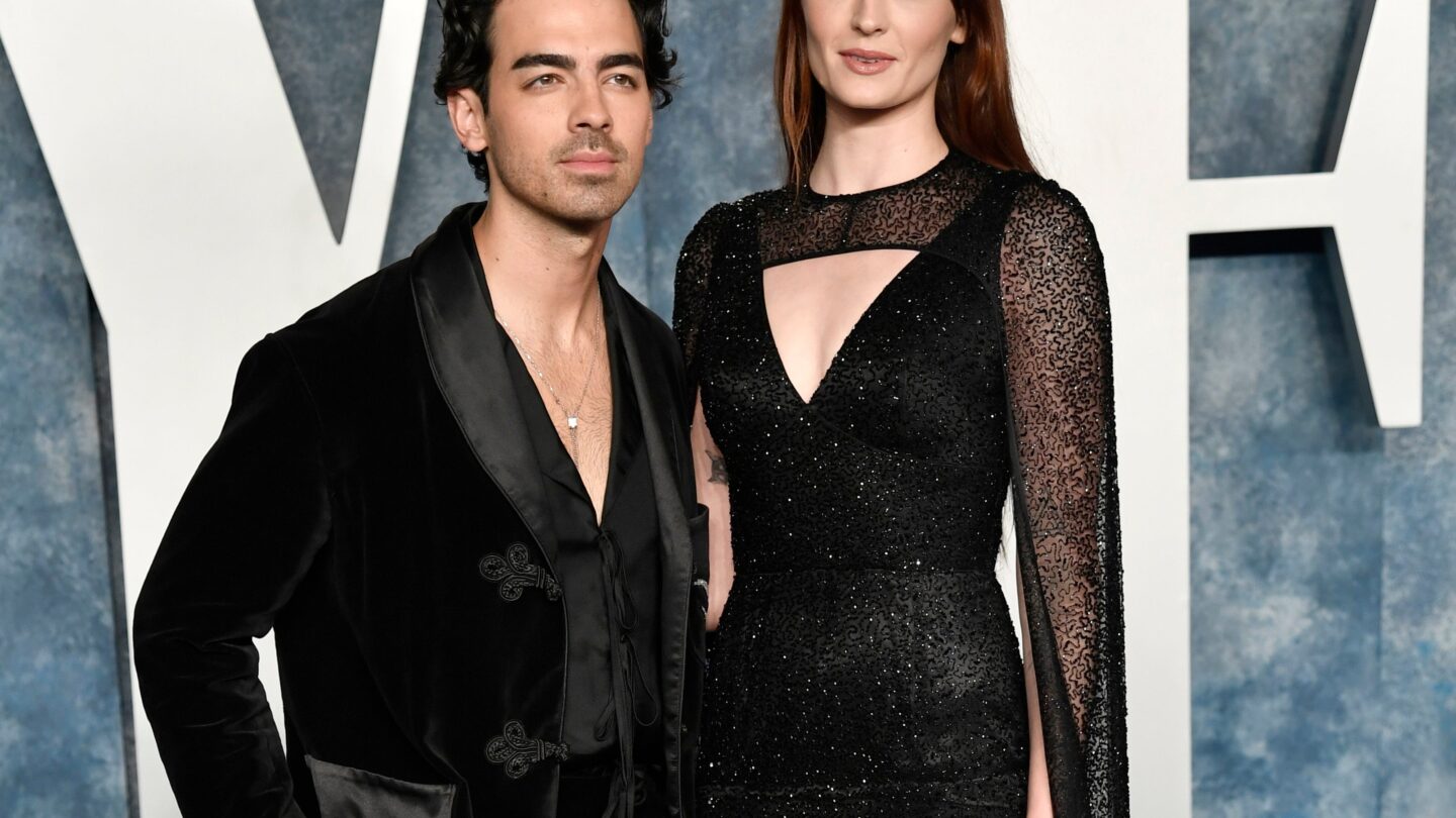 Sophie Turner demanda a Joe Jonas por los pasaportes de sus hijas y su deseo de criarlas en Inglaterra |