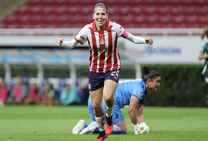 TRIUNFA CHIVAS