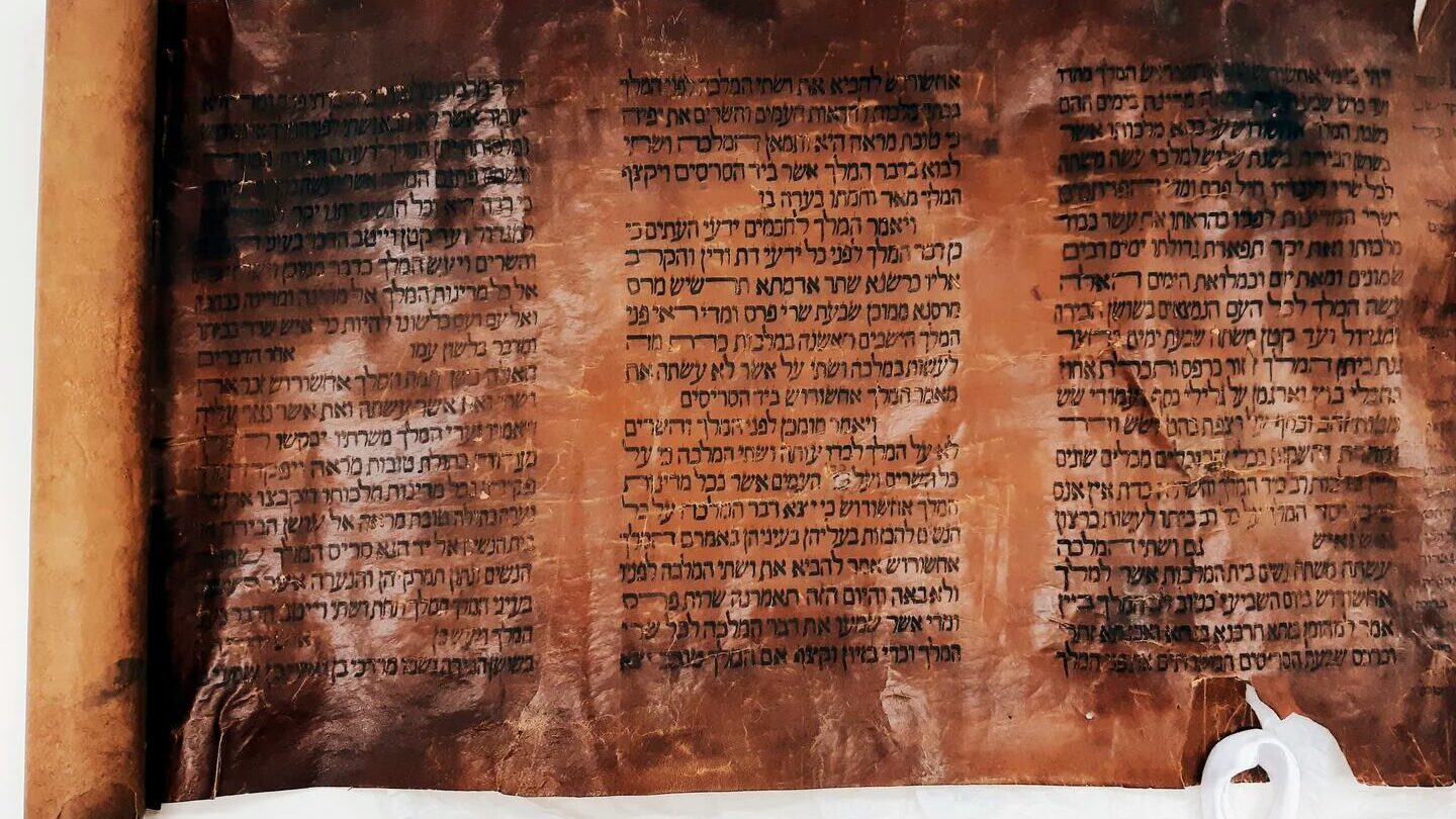 Un singular pergamino sefardí con el libro de Esther custodiado en Israel |