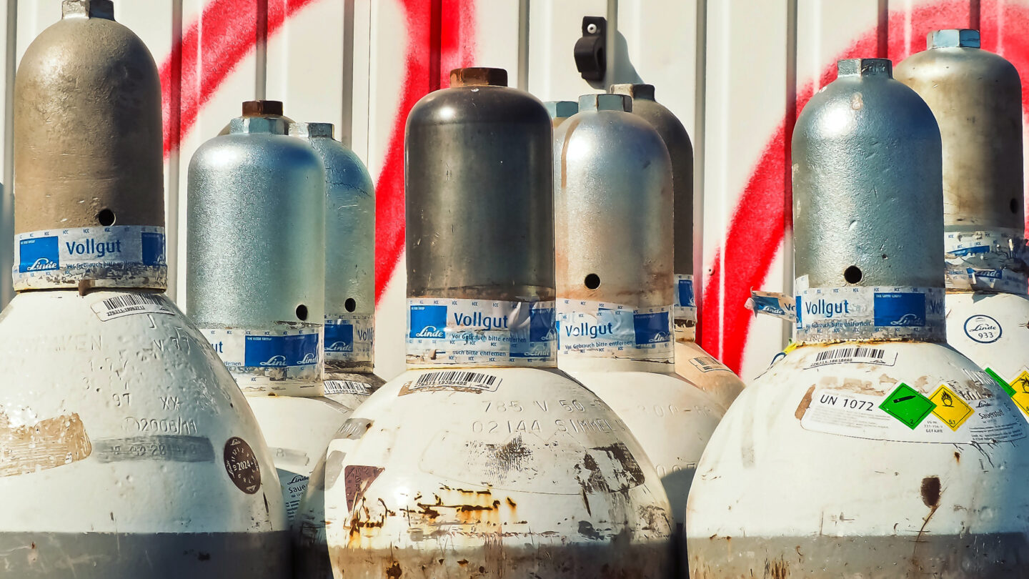 Usar oxigeno industrial en humanos daña los pulmones |