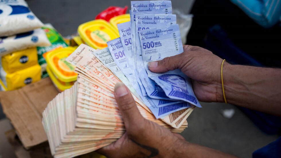 Venezuela aumentará el salario mínimo casi 300%