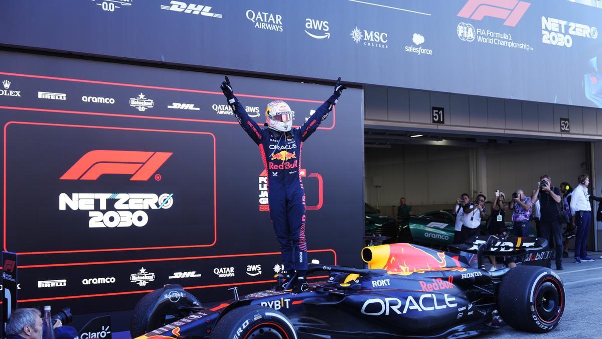 verstappen-arrasa-en-el-gran-premio-de-japon-con-mclaren-en-el-podio