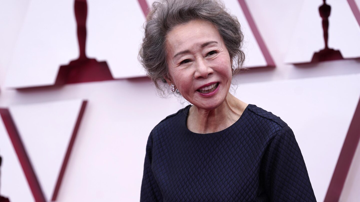 Youn Yuh Jung hace su regreso triunfal a Corea después de ganar el Oscar |