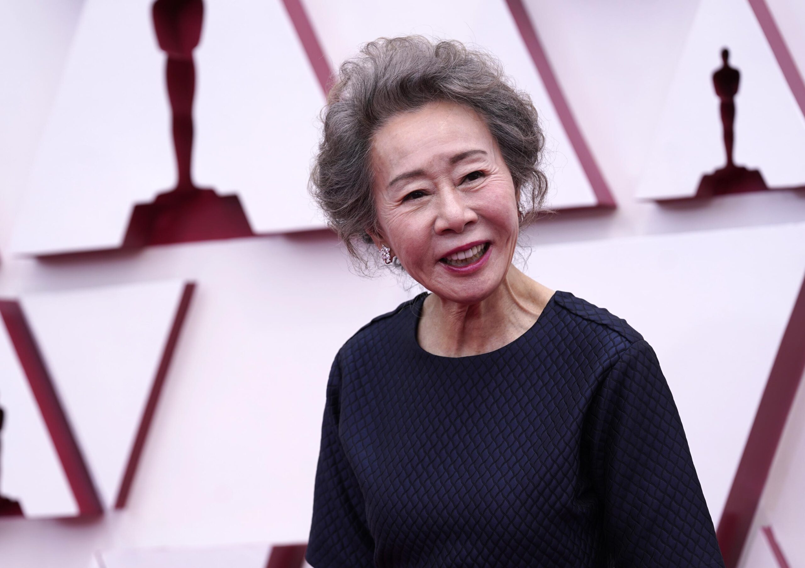 Youn Yuh Jung hace su regreso triunfal a Corea después de ganar el Oscar