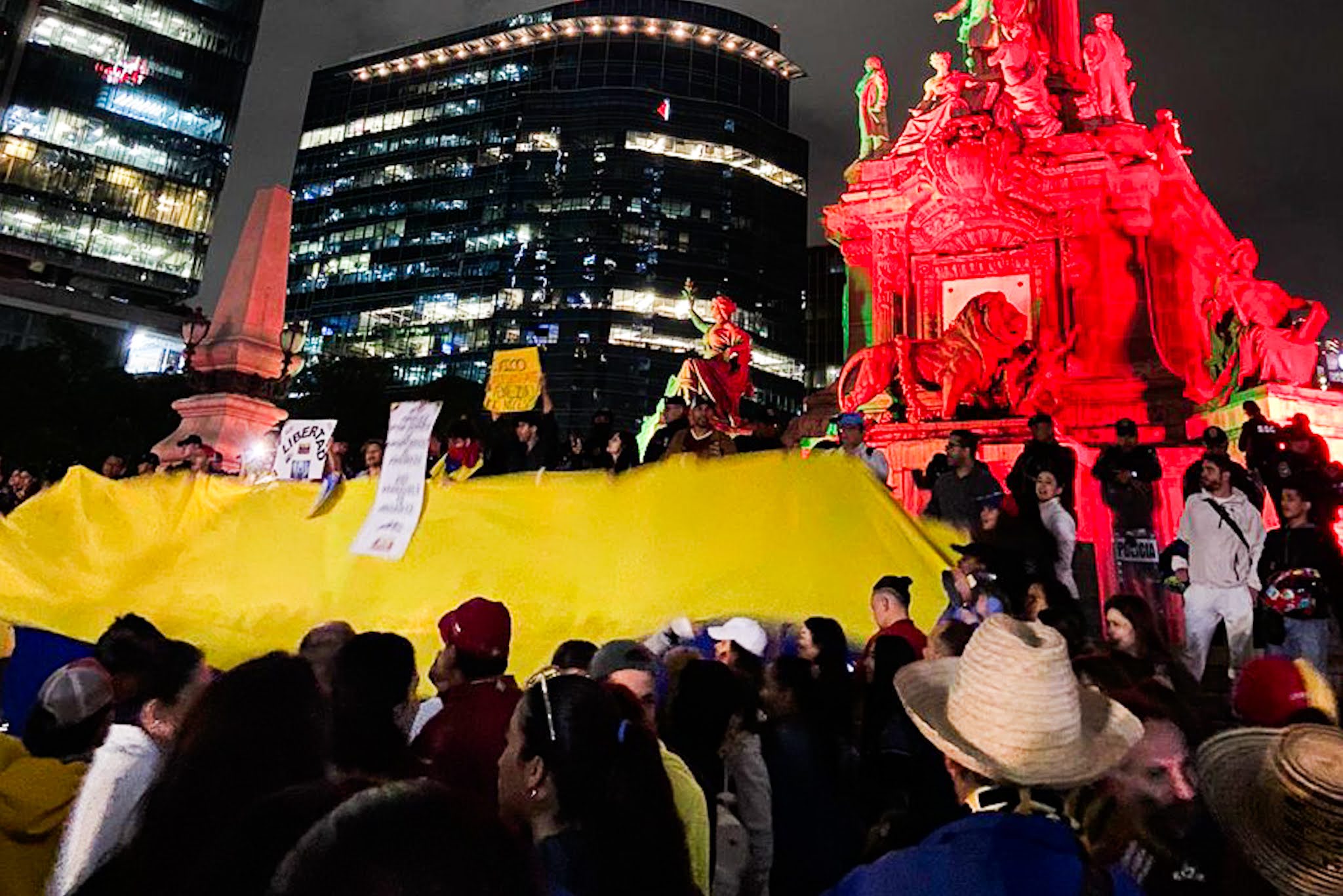 Manifestación en el Ángel de la Independencia por Venezuela