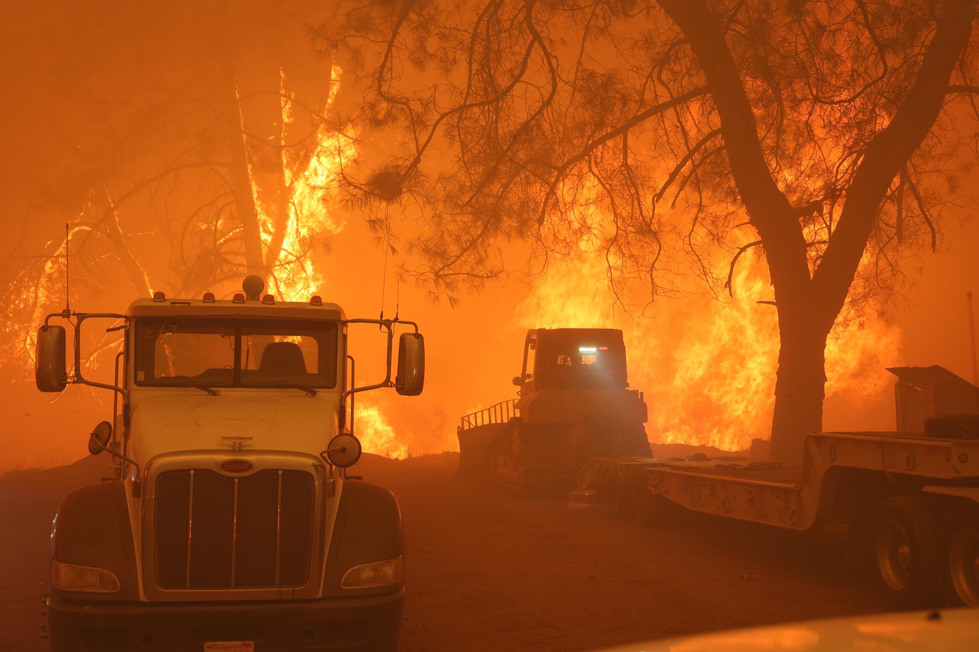 El incendio Park de California: sin control y en aumento, obliga a desalojos y cierre de carreteras