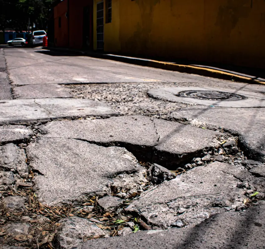Incremento del 164% en reportes de baches por lluvia en Querétaro: Secretaría de Obras Públicas responde con reparaciones rápidas