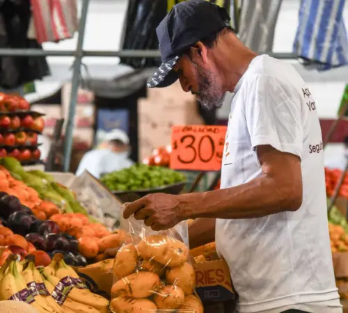 Costo de la canasta básica crece casi el doble que la inflación en abril