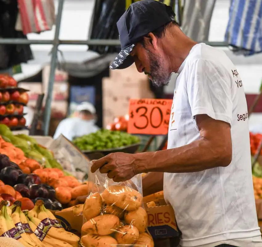 El costo de la canasta básica en México aumentó 83 anual en abril casi el doble de la inflación general según datos del Instituto Nacional de Estadística y Geografía Inegi