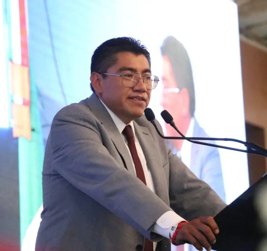 Saúl Monreal Ávila, reconocido con honoris causa por su destacada trayectoria política