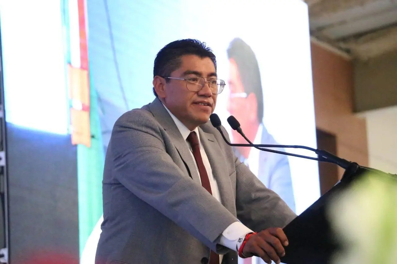 Saúl Monreal Ávila reconocido con honoris causa por su destacada trayectoria política |