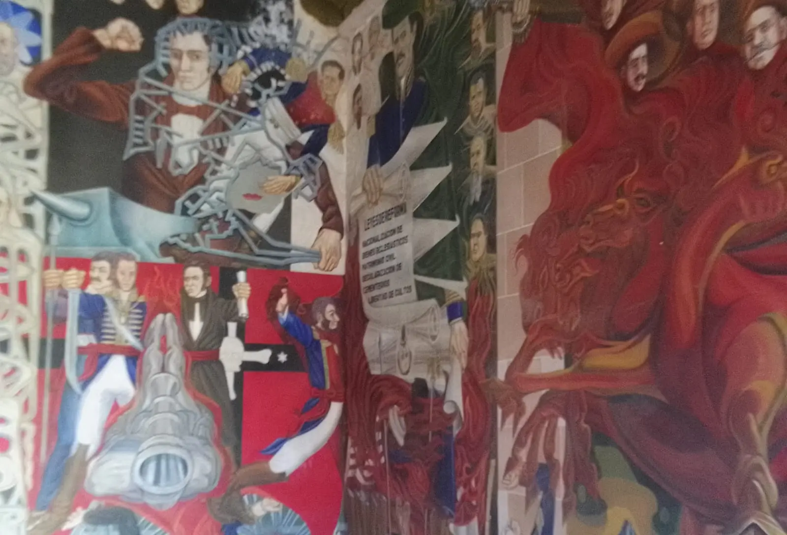Antonio Pintor muralista en Palacio de Gobierno |