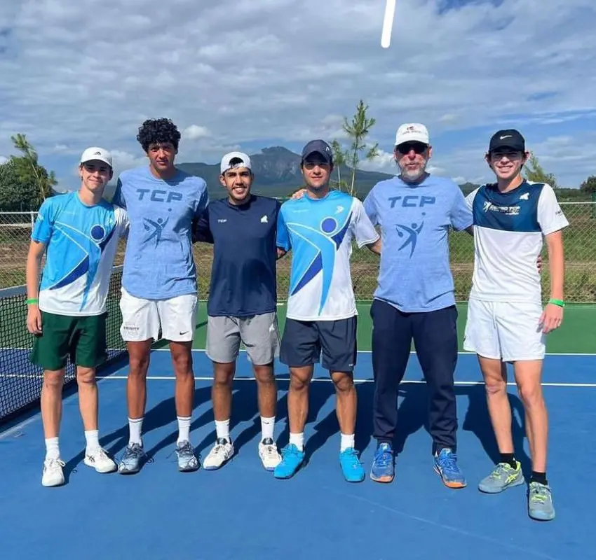 El tenista zacatecano Rafael Candelas Ruíz ha iniciado su carrera profesional en el deporte blanco