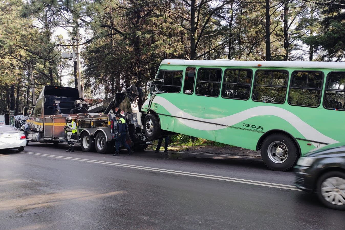 Choque en la carretera Picacho-Ajusco, deja al menos 17 personas heridas