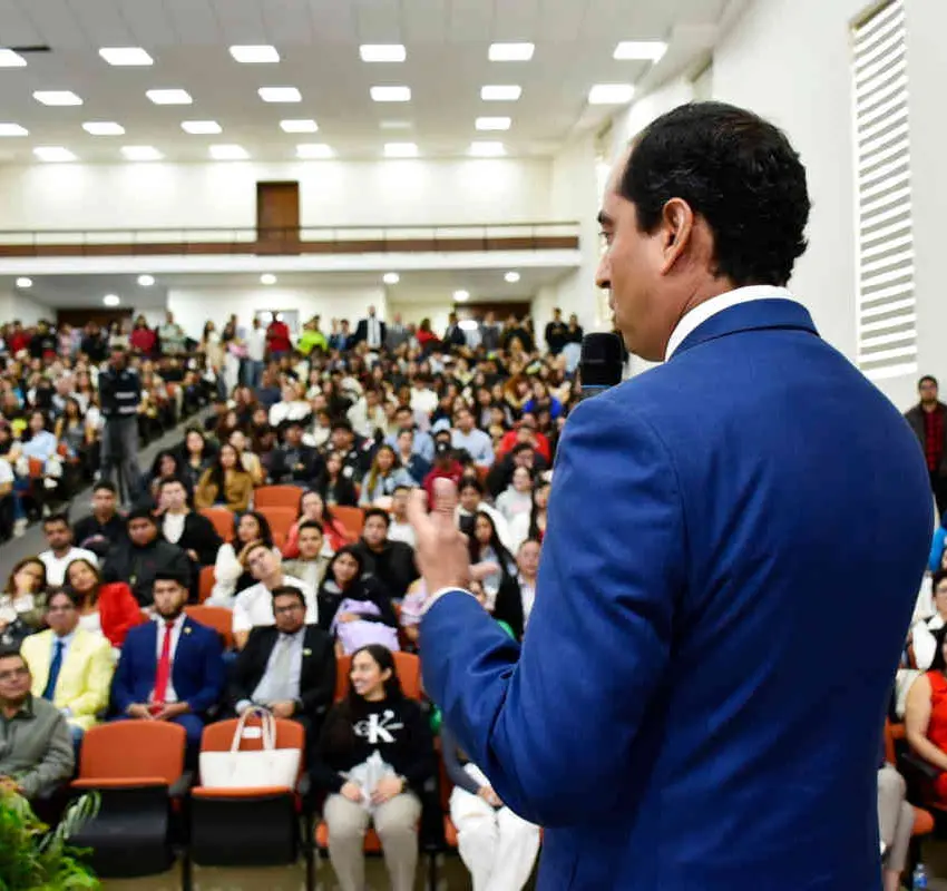 Pepe Saldívar participa en bienvenida universitaria de la Unidad Académica de Derecho de la UAZ