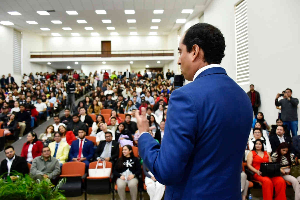 Pepe Saldívar participa en bienvenida universitaria de la Unidad Académica de Derecho de la UAZ