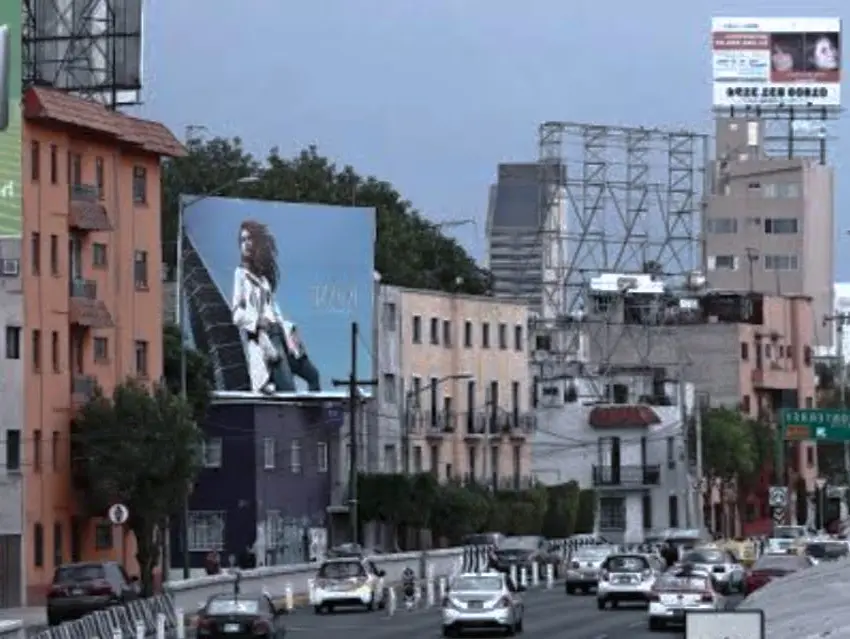 Desorden generado por la nueva normativa de publicidad exterior en la CDMX