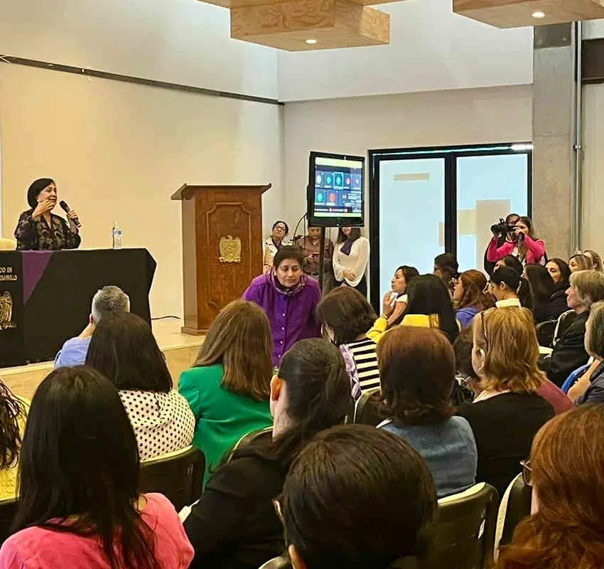 Realizan seminario para el adelanto de las mujeres en la Unidad de Estudios del Desarrollo