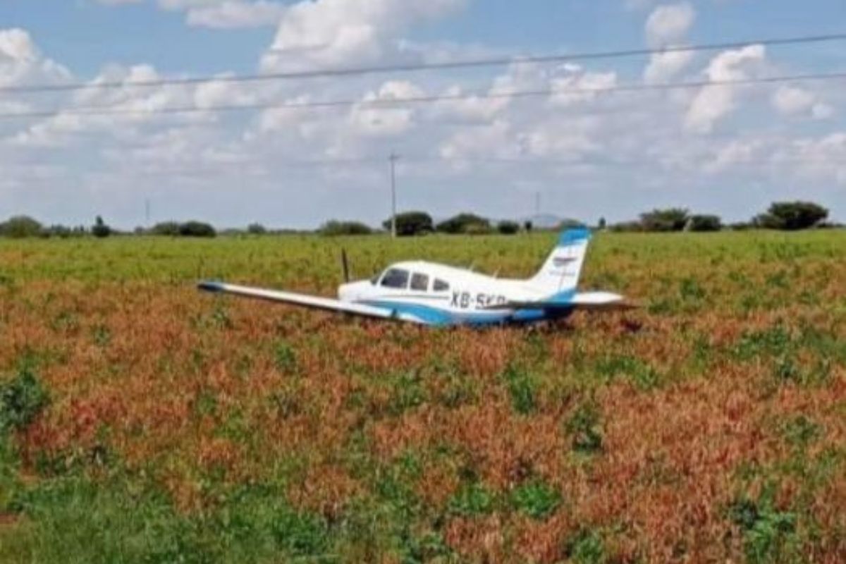 Avioneta de la escuela de pilotos de San Luis Potosí aterriza de emergencia en Calera