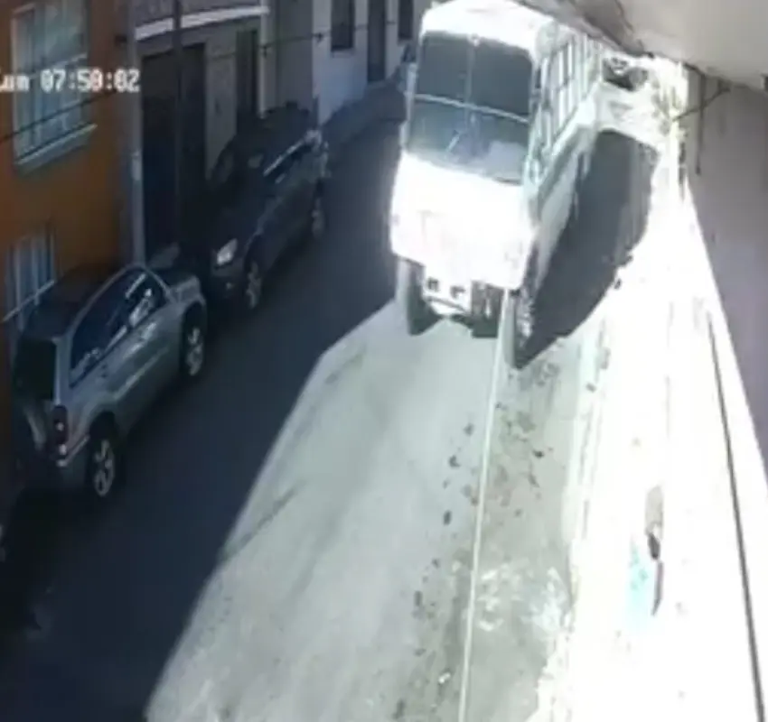 Chofer atropella a perrito en la colonia Benito Juárez de Zacatecas; vecinos piden justicia