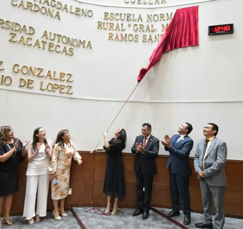 Develan las letras doradas de la Escuela Normal Rural “Gral. Matías Ramos Santos”