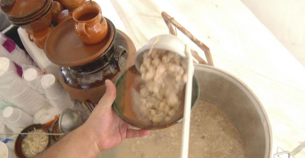 ¿Se cocinaba con carne humana? La oscura historia detrás del pozole mexicano