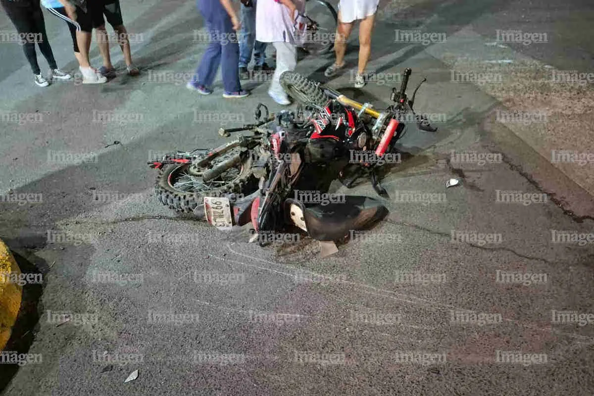 Motociclista sufre fractura y golpes tras accidente en Fresnillo |