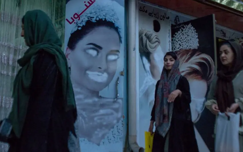 Ni cantar, ni leer: Talibanes prohíben las voces de las mujeres en las calles