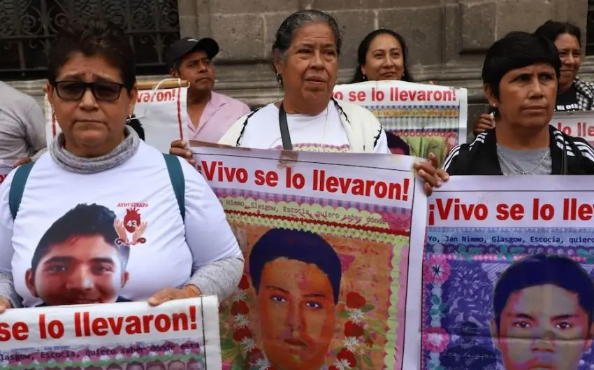 “Decepción”: Acaba diálogo entre padres de los 43 de Ayotzinapa y AMLO