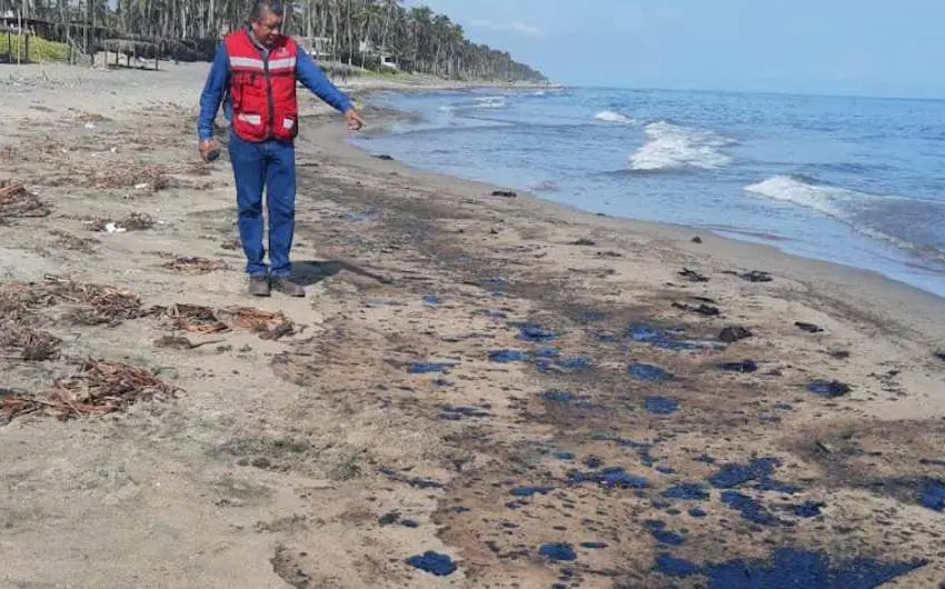 Cierra playa del Sol en Paraíso, Tabasco… ¿por culpa de refinería de Dos Bocas?
